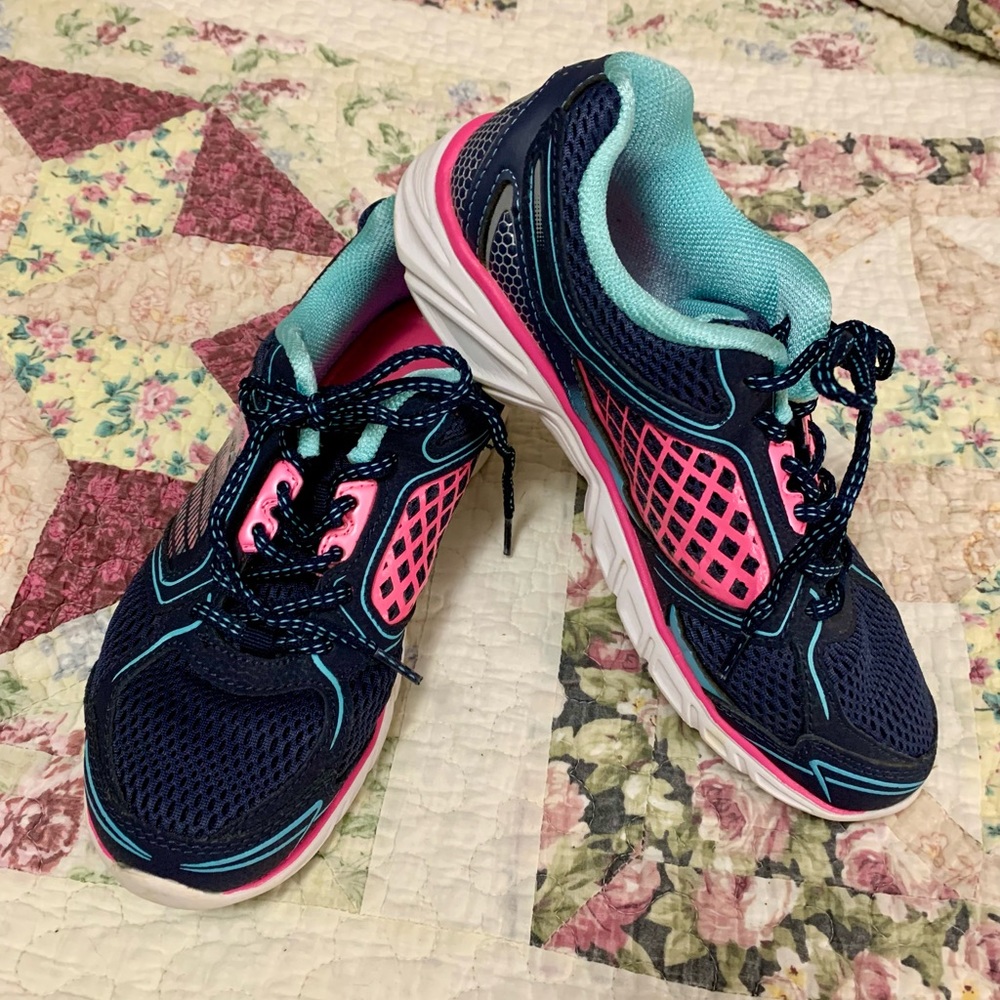 Women’s Fila athletic shoes
